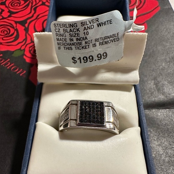 Mans Ring - Picture 3 of 3